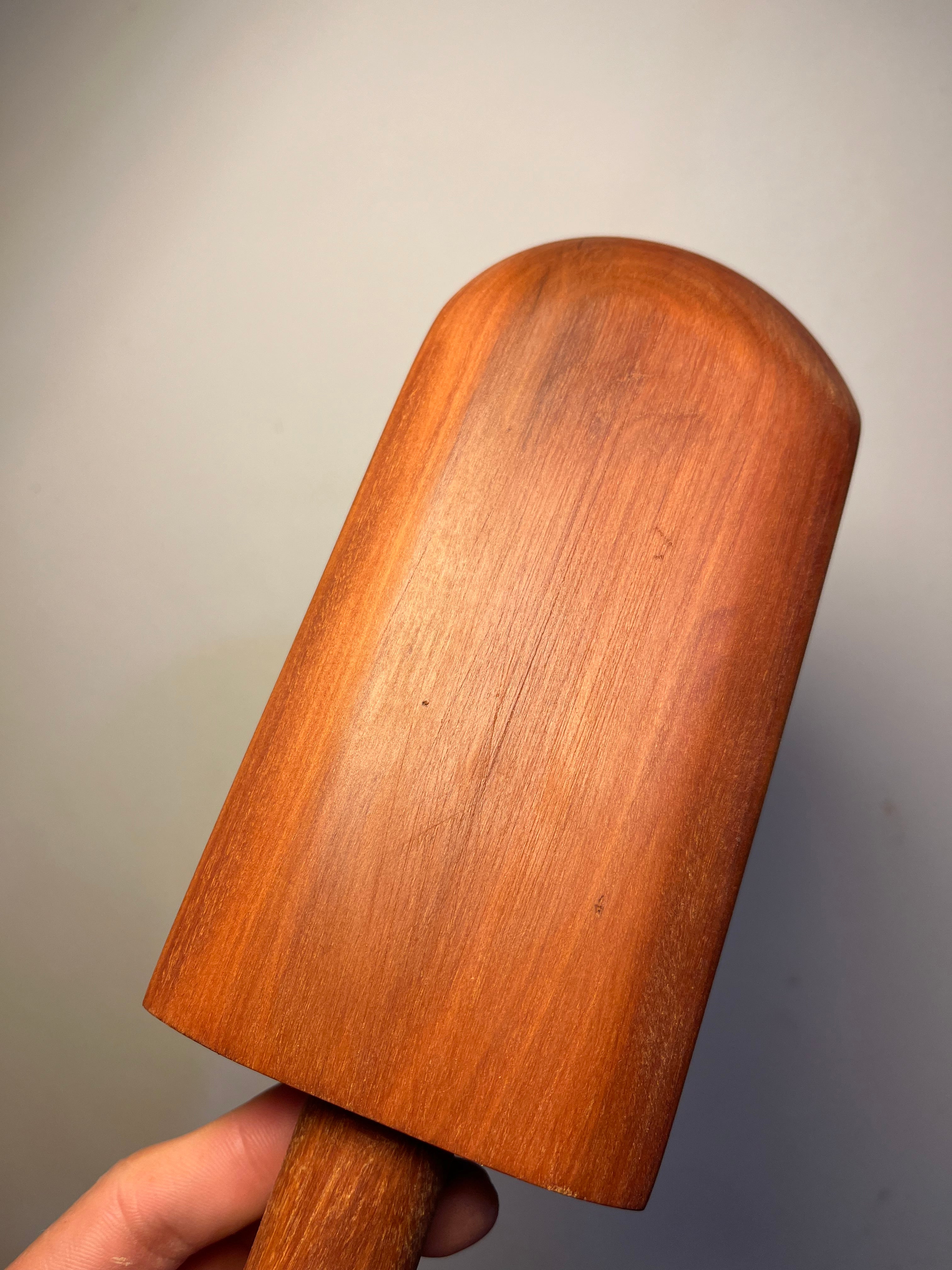 Maceta em madeira nobre