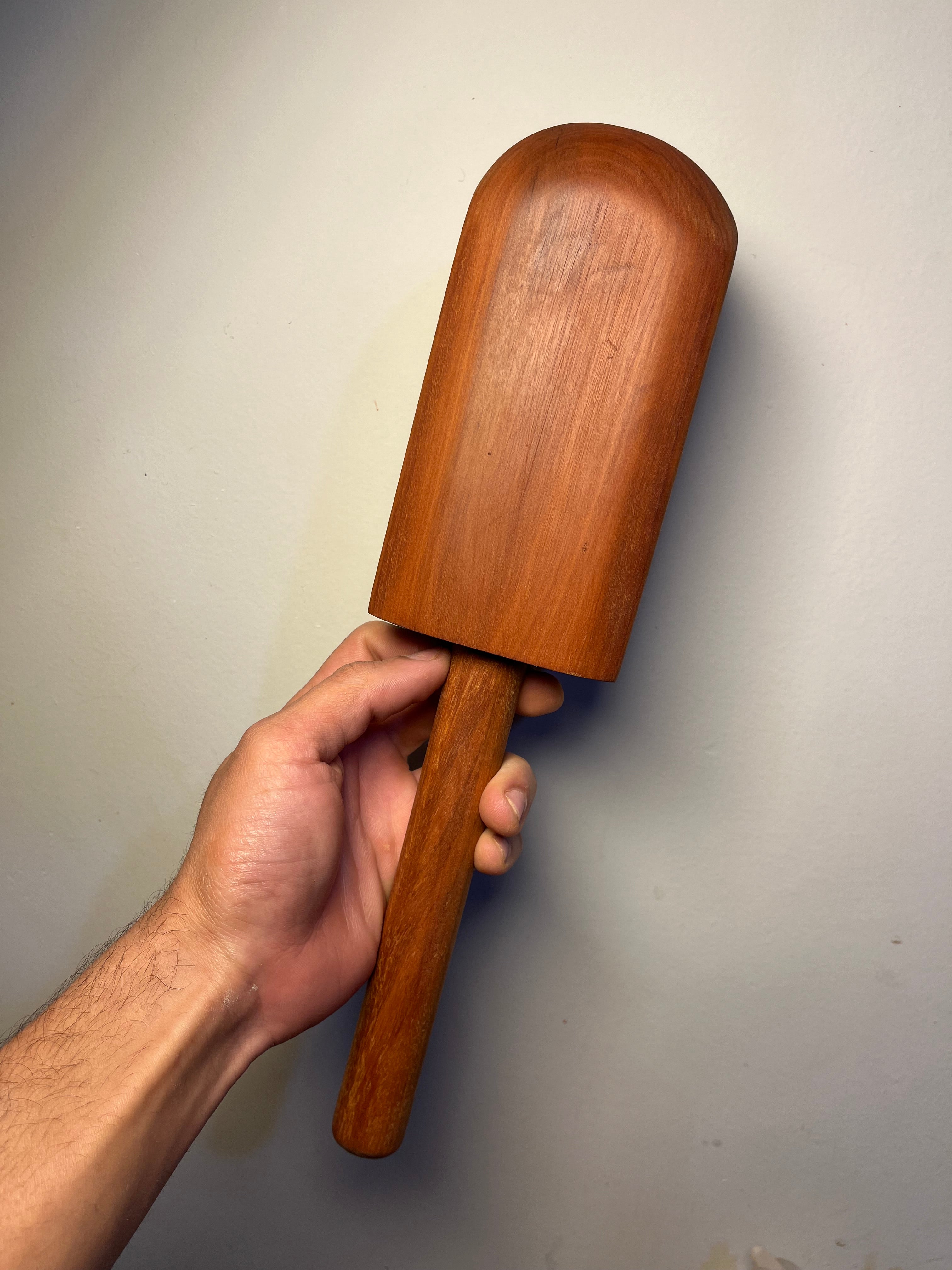 Maceta em madeira nobre